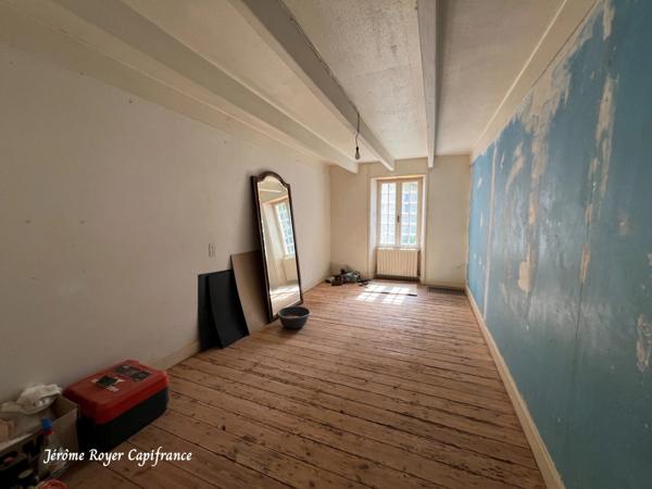Propriété de charme à la campagne – 305 m² habitables sur 4,8 hectares avec piscine et dépendances