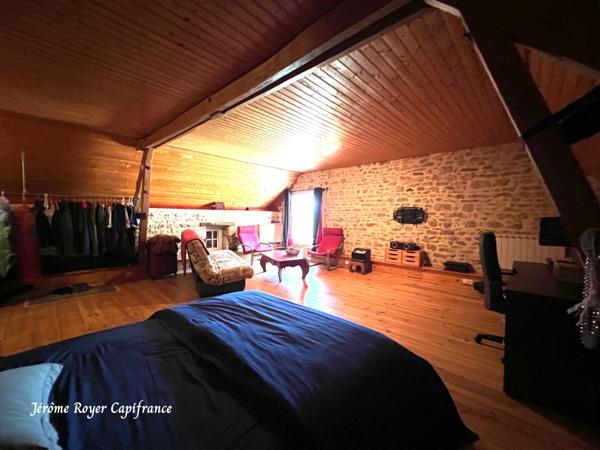 Propriété de charme à la campagne – 305 m² habitables sur 4,8 hectares avec piscine et dépendances