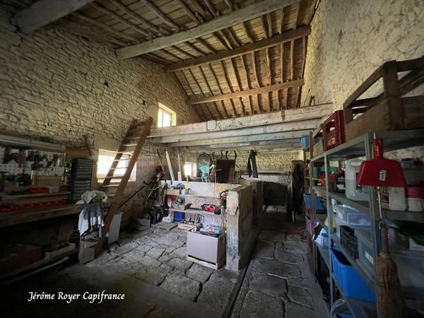 Propriété de charme à la campagne – 305 m² habitables sur 4,8 hectares avec piscine et dépendances