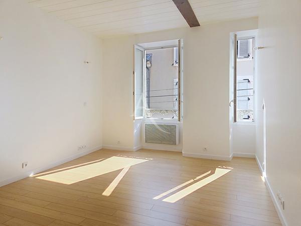 Pau Centre - Studio rénové - Cave et cellier