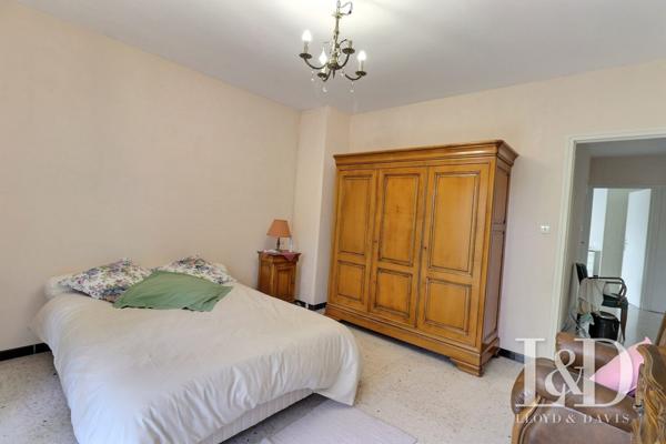 GRANDE ET LUMINEUSE MAISON DE VILLE- PERPIGNAN