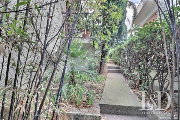 GRANDE ET LUMINEUSE MAISON DE VILLE- PERPIGNAN