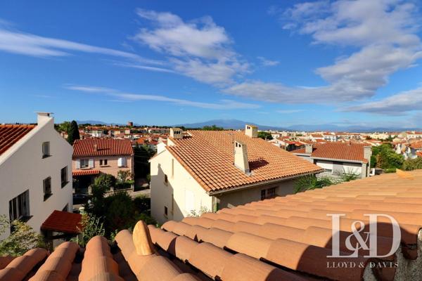 GRANDE ET LUMINEUSE MAISON DE VILLE- PERPIGNAN