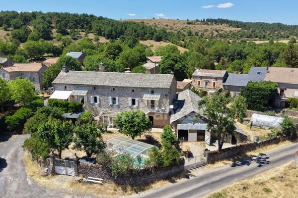 Propriété 203 m² habitables et 265 m² de dépendances