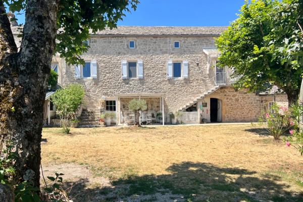 Propriété 203 m² habitables et 265 m² de dépendances