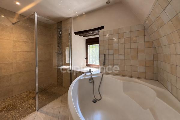 Propriété 203 m² habitables et 265 m² de dépendances