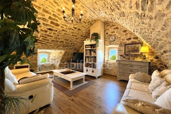 Propriété 203 m² habitables et 265 m² de dépendances