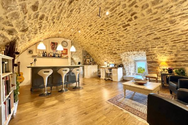 Propriété 203 m² habitables et 265 m² de dépendances