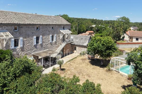 Propriété 203 m² habitables et 265 m² de dépendances