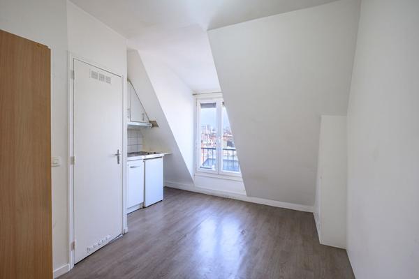 MONTREUIL - RUE VOLTAIRE - DERNIER ÉTAGE - VUE DÉGAGÉE €128 400 ** - Référence 6728-AH