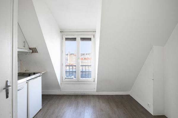 MONTREUIL - RUE VOLTAIRE - DERNIER ÉTAGE - VUE DÉGAGÉE €128 400 ** - Référence 6728-AH