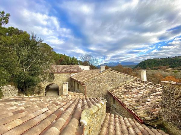 Propriété authentique de l'ère napoléonienne au charme provençal, avec vue sur le Ventoux