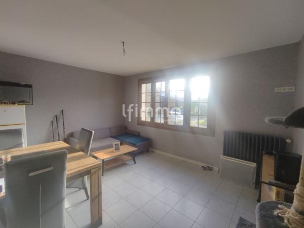 Maison + longère en pierre à rénover – Terrain de 9 000 m² avec étang