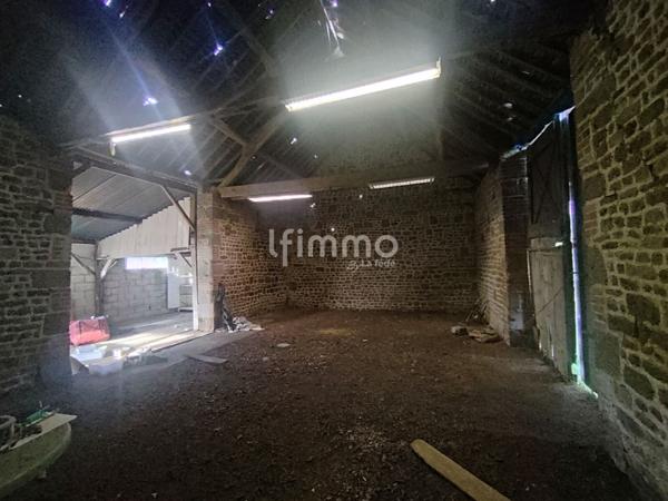 Maison + longère en pierre à rénover – Terrain de 9 000 m² avec étang