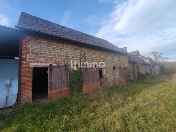 Maison + longère en pierre à rénover – Terrain de 9 000 m² avec étang