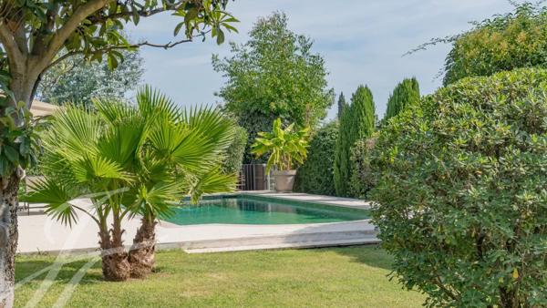 Villa de Charme Rénovée avec Vue Mer dans un domaine prisé