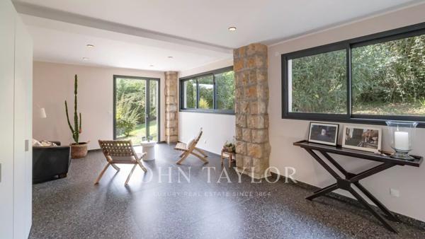 Villa de Charme Rénovée avec Vue Mer dans un domaine prisé