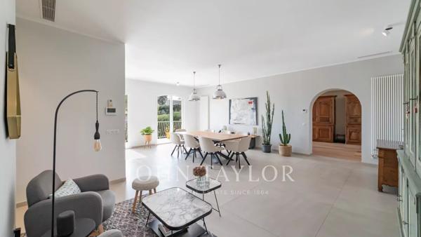 Villa de Charme Rénovée avec Vue Mer dans un domaine prisé
