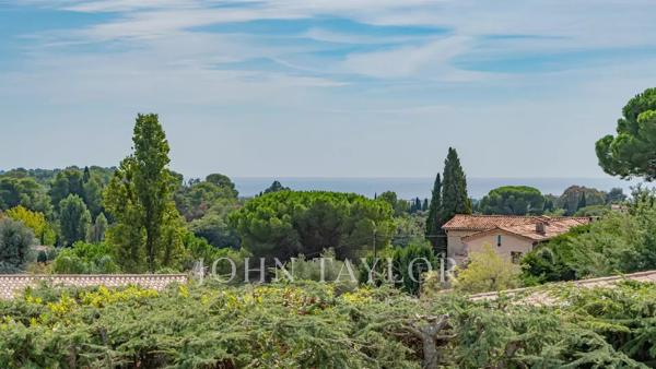 Villa de Charme Rénovée avec Vue Mer dans un domaine prisé