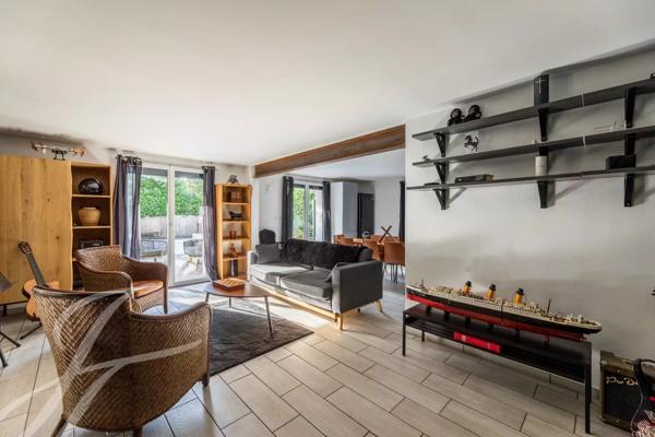 MAISON DE MAÎTRE EN PIERRE - JARDIN - PISCINE - GARAGE - JOHN TAYLOR