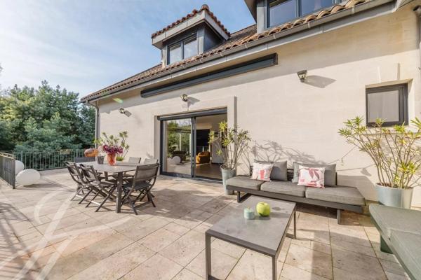 MAISON DE MAÎTRE EN PIERRE - JARDIN - PISCINE - GARAGE - JOHN TAYLOR