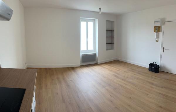 Appartement refait à neuf  Type 2 - Avenue de Nantes