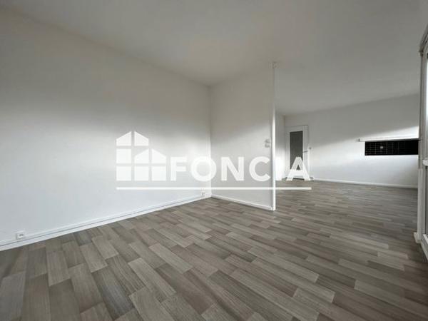 Location Appartement 5 pièces 80 m² - 29 A 43 AVENUE PIERRE ABELIN Chatellerault 86100