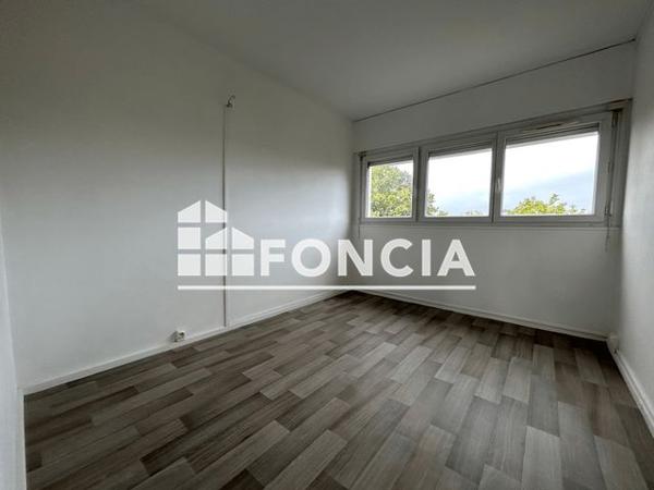 Location Appartement 5 pièces 80 m² - 29 A 43 AVENUE PIERRE ABELIN Chatellerault 86100