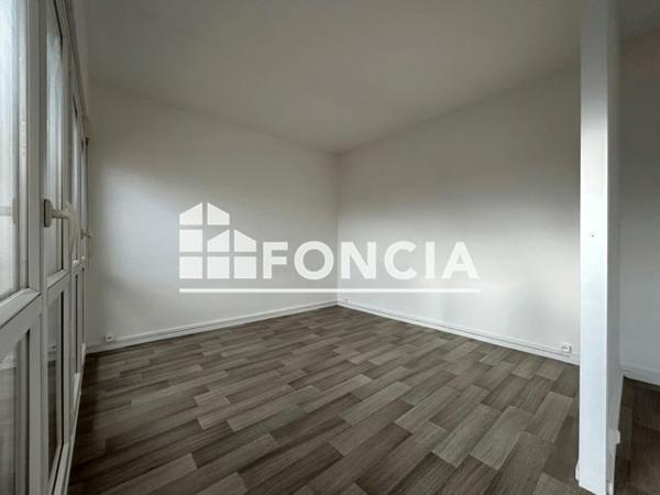 Location Appartement 5 pièces 80 m² - 29 A 43 AVENUE PIERRE ABELIN Chatellerault 86100