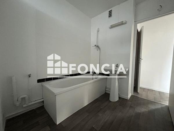 Location Appartement 5 pièces 80 m² - 29 A 43 AVENUE PIERRE ABELIN Chatellerault 86100