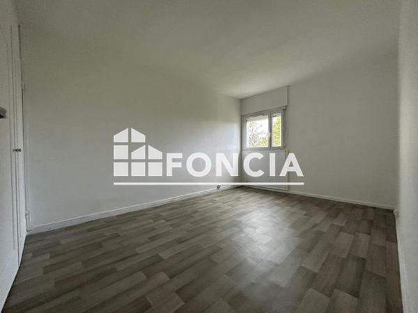 Location Appartement 5 pièces 80 m² - 29 A 43 AVENUE PIERRE ABELIN Chatellerault 86100