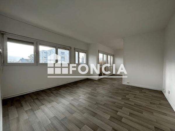 Location Appartement 5 pièces 80 m² - 29 A 43 AVENUE PIERRE ABELIN Chatellerault 86100