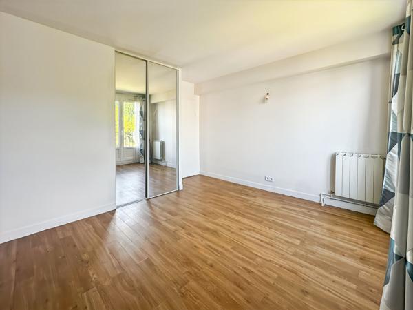 Appartement 3 pièces très lumineux proche RER , Bièvres, DPE D