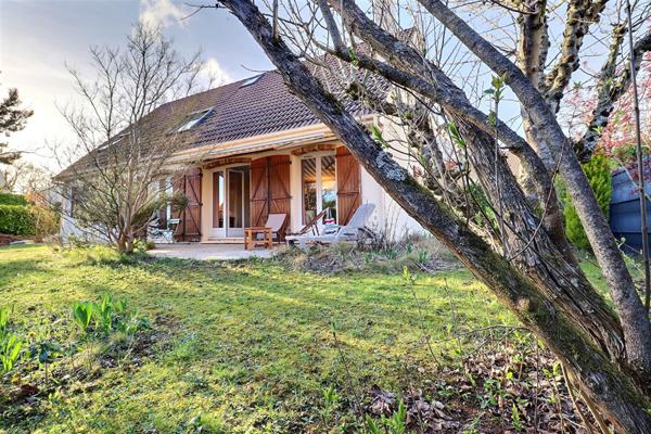 Magnifique propriété individuelle et familiale 7 p, 5 chbres 170 m² habitables (206 m² utiles) jardin, garage, cave dans le Domaine prisé du Golf à Courdimanche