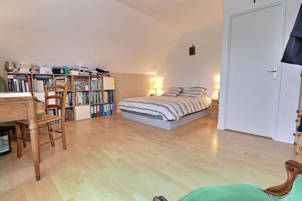 Magnifique propriété individuelle et familiale 7 p, 5 chbres 170 m² habitables (206 m² utiles) jardin, garage, cave dans le Domaine prisé du Golf à Courdimanche