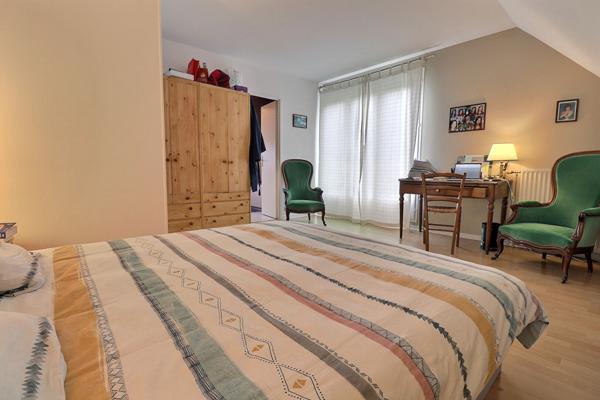 Magnifique propriété individuelle et familiale 7 p, 5 chbres 170 m² habitables (206 m² utiles) jardin, garage, cave dans le Domaine prisé du Golf à Courdimanche