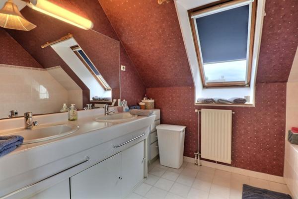 Magnifique propriété individuelle et familiale 7 p, 5 chbres 170 m² habitables (206 m² utiles) jardin, garage, cave dans le Domaine prisé du Golf à Courdimanche