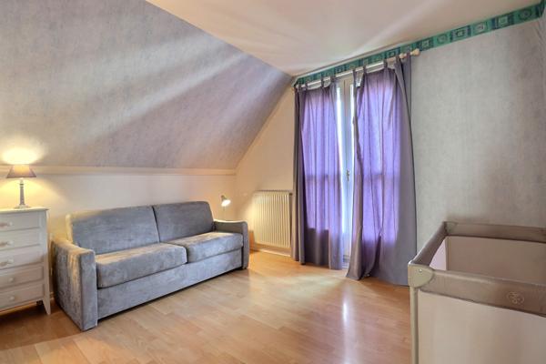 Magnifique propriété individuelle et familiale 7 p, 5 chbres 170 m² habitables (206 m² utiles) jardin, garage, cave dans le Domaine prisé du Golf à Courdimanche