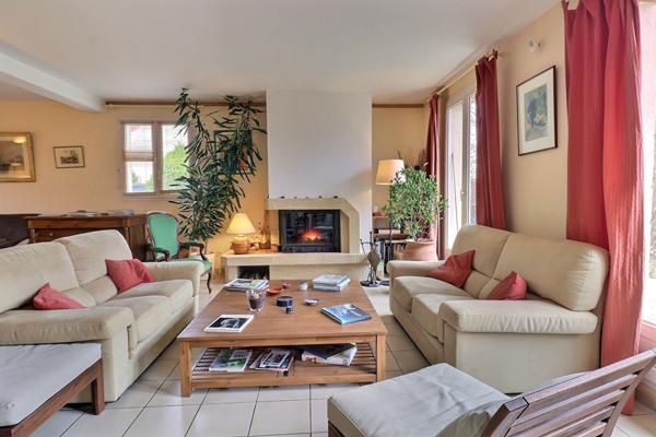 Magnifique propriété individuelle et familiale 7 p, 5 chbres 170 m² habitables (206 m² utiles) jardin, garage, cave dans le Domaine prisé du Golf à Courdimanche