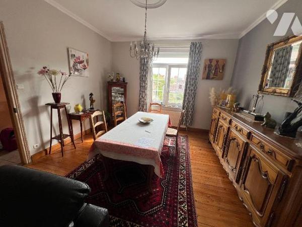 A vendre chez votre Notaire, grande maison familiale individuelle dans un cadre agréable avec 2...