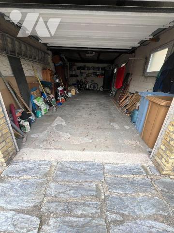 A vendre chez votre Notaire, grande maison familiale individuelle dans un cadre agréable avec 2...