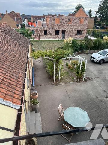 A vendre chez votre Notaire, grande maison familiale individuelle dans un cadre agréable avec 2...