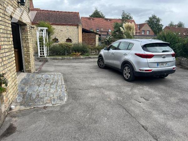 A vendre chez votre Notaire, grande maison familiale individuelle dans un cadre agréable avec 2...