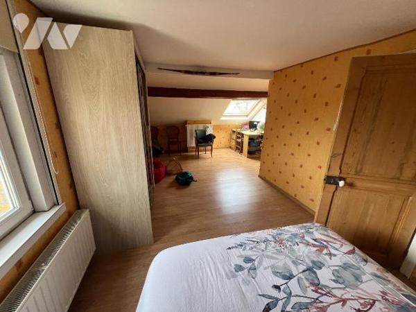 A vendre chez votre Notaire, grande maison familiale individuelle dans un cadre agréable avec 2...