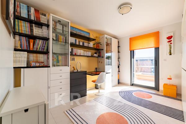 Villa d'architecte contemporaine au fond d'une impasse privée à 100m du Golf