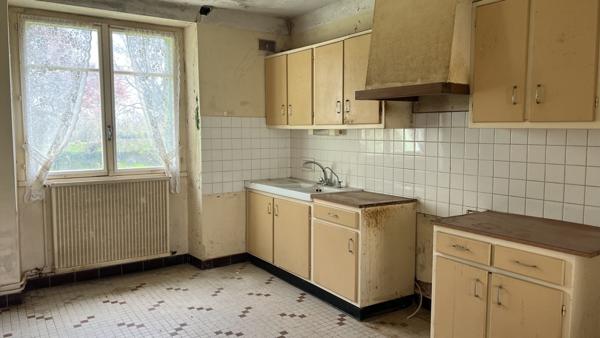 Celles-sur-Belle (79370) ENTRE BRULAIN ET PÉRIGNÉ, MAISON AVEC DEPENDANCE À RENOVER ENTIEREMENT sur TERRAIN DE 3387 M2