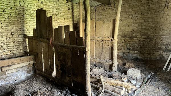 Celles-sur-Belle (79370) ENTRE BRULAIN ET PÉRIGNÉ, MAISON AVEC DEPENDANCE À RENOVER ENTIEREMENT sur TERRAIN DE 3387 M2