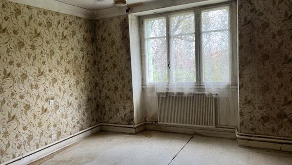 Celles-sur-Belle (79370) ENTRE BRULAIN ET PÉRIGNÉ, MAISON AVEC DEPENDANCE À RENOVER ENTIEREMENT sur TERRAIN DE 3387 M2