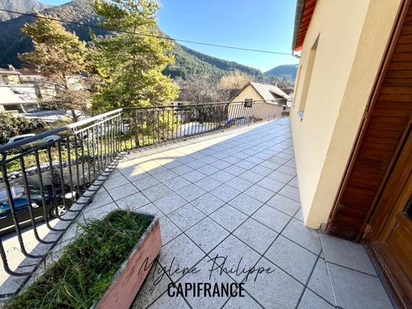 Spacieux appartement T5 avec jardin, garage et terrasses – Serres (05)