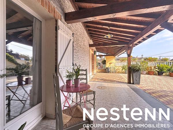 A vendre : Magnifique propriété avec piscine et jardin arboré à CRECHES SUR SAONE